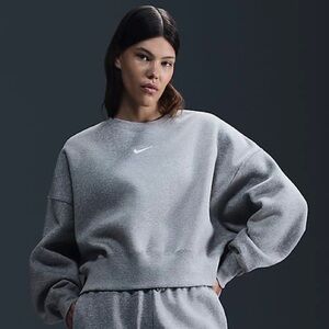 Cropped Nike sweatshirt